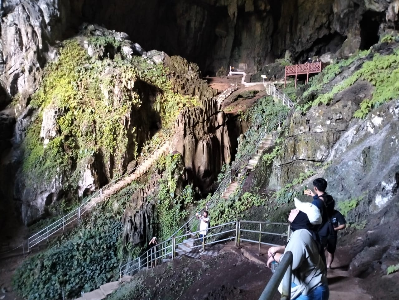 Fairy Caves atau lebih dikenal dengan nama Gua Peri ini berada di daerah Bau, Kuching, Sarawak. (Foto: Iatimewa)