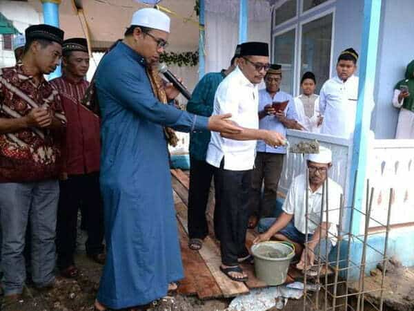 Ketua DPRD Ketapang Letakan Batu Pertama Pembangunan Masjid Nur Asmaul Husna