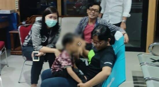 Anak berusia 4 tahun dari pasangan PMI di Malaysia, saat sedang dalam proses pemulangan oleh BP2MI Pontianak. (Foto: Istimewa)
