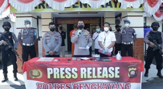 Kapolres Bengkayang, AKBP Bayu Suseno saat menggelar press release, Rabu (03/08/2022) siang. (Foto: Istimewa)