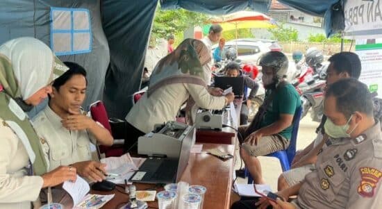 Pelayanan pembayaran PBB-P2 yang digelar oleh Bappenda Kabupaten Sintang di depan Holiday Mart Sungai Durian, Kecamatan Sintang ini berlangsung selama satu pekan hari kerja, yakni mulai tanggal 1 sampai 5 Agustus 2022. (Foto: Istimewa)