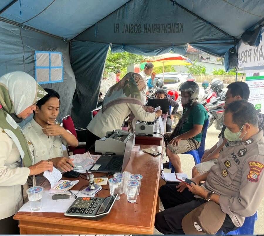 Pelayanan pembayaran PBB-P2 yang digelar oleh Bappenda Kabupaten Sintang di depan Holiday Mart Sungai Durian, Kecamatan Sintang ini berlangsung selama satu pekan hari kerja, yakni mulai tanggal 1 sampai 5 Agustus 2022. (Foto: Istimewa)
