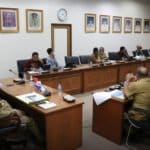 Sekda Kalbar, Harisson saat memimpin rapat pembahasan spin off terhadap USS Bank Kalbar, di Ruang Rapat Wakil Gubernur Kalbar, Selasa (02/08/2022). (Foto: Biro Adpim For KalbarOnline.com)