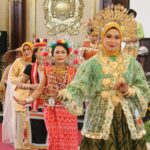 Lomba Busana Adat Daerah (Bukan Pakaian Pengantin) ini diselenggarakan di Aula Pendopo Gubernur Provinsi Kalimantan Barat, Kamis (04/08/2022). (Foto: Istimewa)