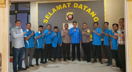 Dewan Pengurus Daerah (DPD) Komite Nasional Pemuda Indonesia (KNPI) Kabupaten Ketapang berfoto bersama usai melakukan audiensi di Mapolres Ketapang, Kamis (04/08/2022). (Foto: Istimewa)