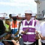 Presiden Joko Widodo saat diwawancarai wartawan usai meresmikan pembangunan Terminal Kijing Pelabuhan Pontianak di Kabupaten Mempawah, Provinsi Kalimantan Barat, pada Selasa, tanggal 9 Agustus 2022 (Foto: Biro Setpres)