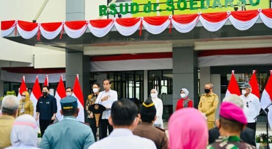 Presiden RI, Joko Widodo saat memberikan sambutan dalam acara peresmian gedung baru RSUD Soedarso Pontianak (Foto: Biro Setpres)