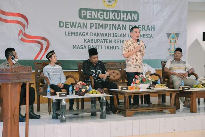 Staf Ahli Bupati, Maryadi menghadiri pengukuhan 27 pengurus DPD LDII Kabupaten Ketapang masa bakti 2022-2027. (Foto: Istimewa)