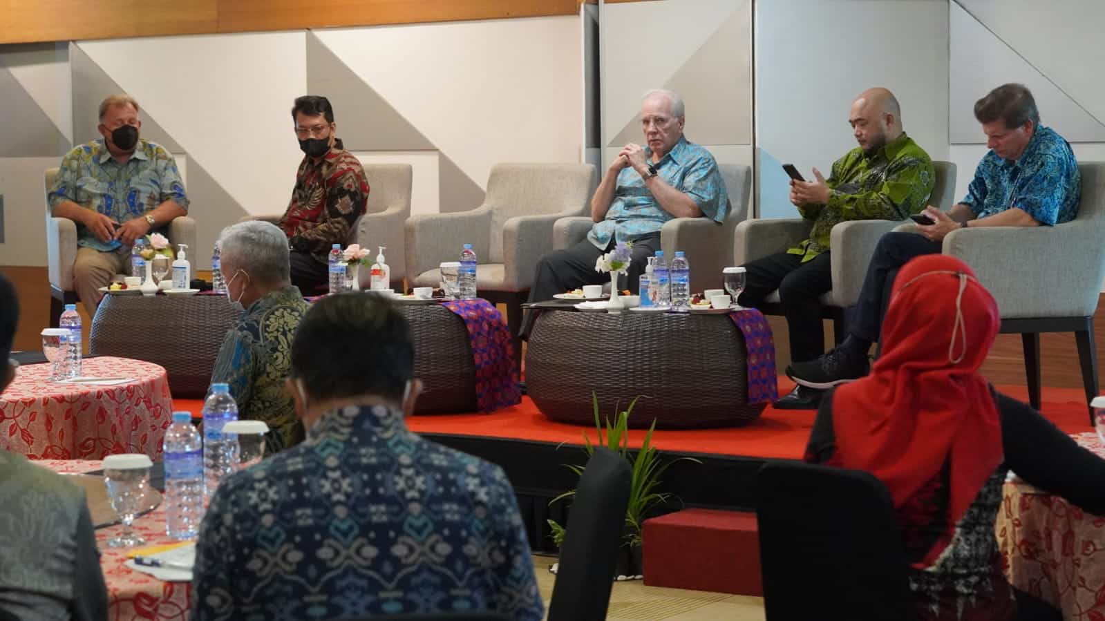 Sejumlah tamu dari Negeri Paman Sam ikut hadir dalam pertemuan dengan Pemerintah Provinsi Kalbar, Kementerian Koperasi, Kementerian Kesehatan serta Kepala Staf Kepresidenan di Jakarta baru-baru ini. (Foto: Istimewa)