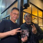 Wali Kota Pontianak, Edi Rusdi Kamtono saat menghadiri peluncuran album baru "Parsley" berjudul "Selamat Malam Pagi", di Cafe Kopi Satu Hati, Jalan Teuku Umar, Kamis (18/08/2022) malam. (Foto: Prokopim For KalbarOnline.com)