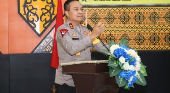 Kapolda Kalbar, Irjen Pol Suryanbodo Asmoro saat memberikan paparan kepada jajaran personel Polres Singkawang, di Aula Polres Singkawang, Sabtu (20/08/2022). (Foto: Istimewa)