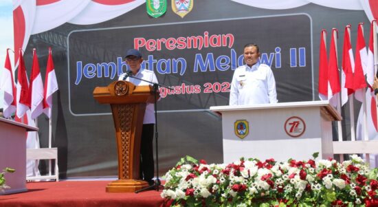 Gubernur Kalbar, Sutarmidji saat memberikan sambutan peresmian proyek Jembatan Melawi II, Rabu (24/08/2022). (Foto: Istimewa)