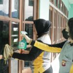 Polwan di Kepolisian Resor (Polres) Kapuas Hulu menggelar bakti religi ke rumah ibadah, Jumat (26/08/2022). (Foto: Istimewa)