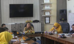 Sekda Kapuas Hulu, Mohd Zaini memimpin rapat penyusunan program kerja TPID di ruang rapat Kantor Bupati Kapuas Hulu, Senin (29/8/2022) pagi. (Foto: Istimewa)