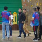 Wakil Bupati Kapuas Hulu, Wahyudi Hidayat hadir di Gedung Indoor Volleyball Putussibau dalam rangka membuka seleksi futsal putra yang akan berlaga di Porprov XIII Kalimantan Barat tahun 2022, Jumat (02/09/2022). (Foto: Istimewa)