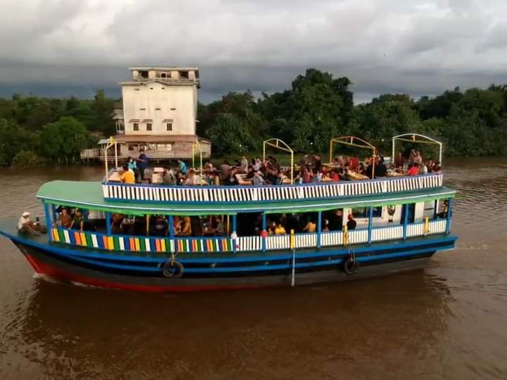 Kapal Wisata Ale-Ale Ketapang. (Foto: Istimewa)