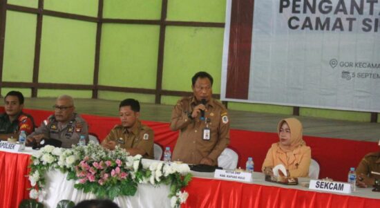 Sekretaris Daerah Kapuas Hulu, Mohd Zaini saat memverikan paparan pada kegiatan pengantar tugas Camat Silat Hulu, Senin (05/09/2022) pagi. (Foto: Istimewa)