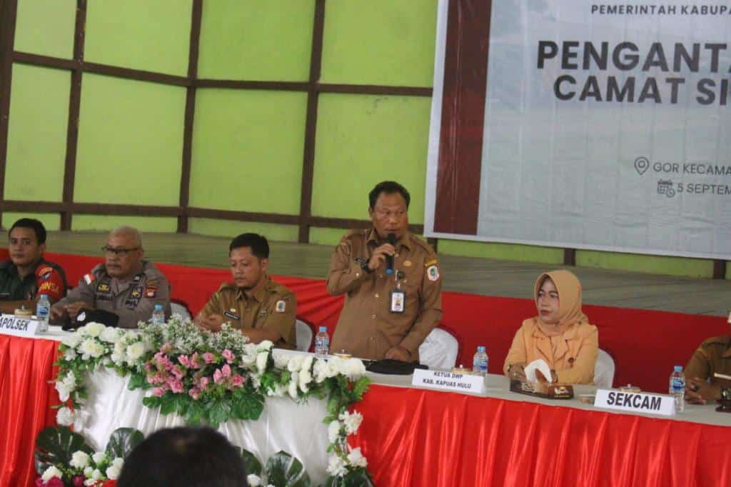 Sekretaris Daerah Kapuas Hulu, Mohd Zaini saat memverikan paparan pada kegiatan pengantar tugas Camat Silat Hulu, Senin (05/09/2022) pagi. (Foto: Istimewa)