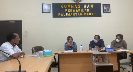 Proses aduan yang dilakukan Jan Purdy Rajagukguk di Kantor Komnas HAM Kalbar, Kamis (08/09/2022). (Foto: Istimewa)