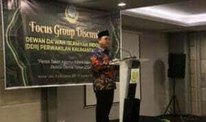 Wakil Gubernur Kalbar, Ria Norsan memberikan pidato dalam acara FGD yang digelar oleh Dewan Dakwah Islam Indonesia (DDII) di Hotel Ibis Pontianak, Sabtu (10/09/2022). (Foto: Istimewa)