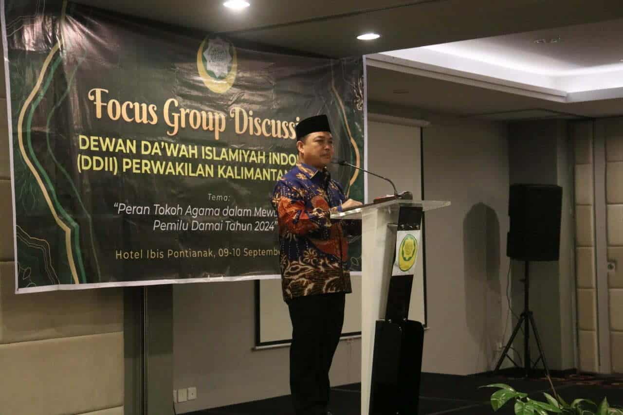 Wakil Gubernur Kalbar, Ria Norsan memberikan pidato dalam acara FGD yang digelar oleh Dewan Dakwah Islam Indonesia (DDII) di Hotel Ibis Pontianak, Sabtu (10/09/2022). (Foto: Istimewa)