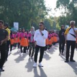 Wali Kota Pontianak, Edi Rusdi Kamtono berbaur bersama masyarakat mengikuti senam massal dalam rangka peringatan Haornas tahun 2022 di Kota Pontianak. (Foto: Prokopim For KalbarOnline.com)