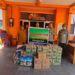 PT Lestari Abadi Perkasa menyakurkan bantuan pangan ke masyarakat terdampak banjir di 5 kecamatan Kabupaten Ketapang. (Foto: Istimewa)