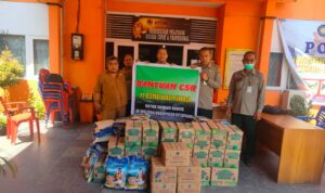 PT Lestari Abadi Perkasa menyakurkan bantuan pangan ke masyarakat terdampak banjir di 5 kecamatan Kabupaten Ketapang. (Foto: Istimewa)