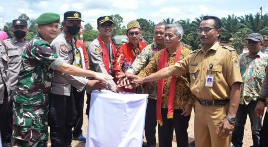 Kapolres Ketapang, AKBP Yani Permana meresmikan Kantor Polsubsektor di Kecamatan Air Upas. (Foto: Istimewa)