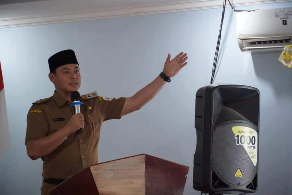 Wakil Bupati Kapuas Hulu, Wahyudi Hidayat memberikan paparan dalam diskusi Transformasi Inklusi Sosial dari Perpustakaan Nasional, di Aula Kantor Bappeda Kabupaten Kapuas Hulu, Selasa (13/09/2022). (Foto: Istimewa)