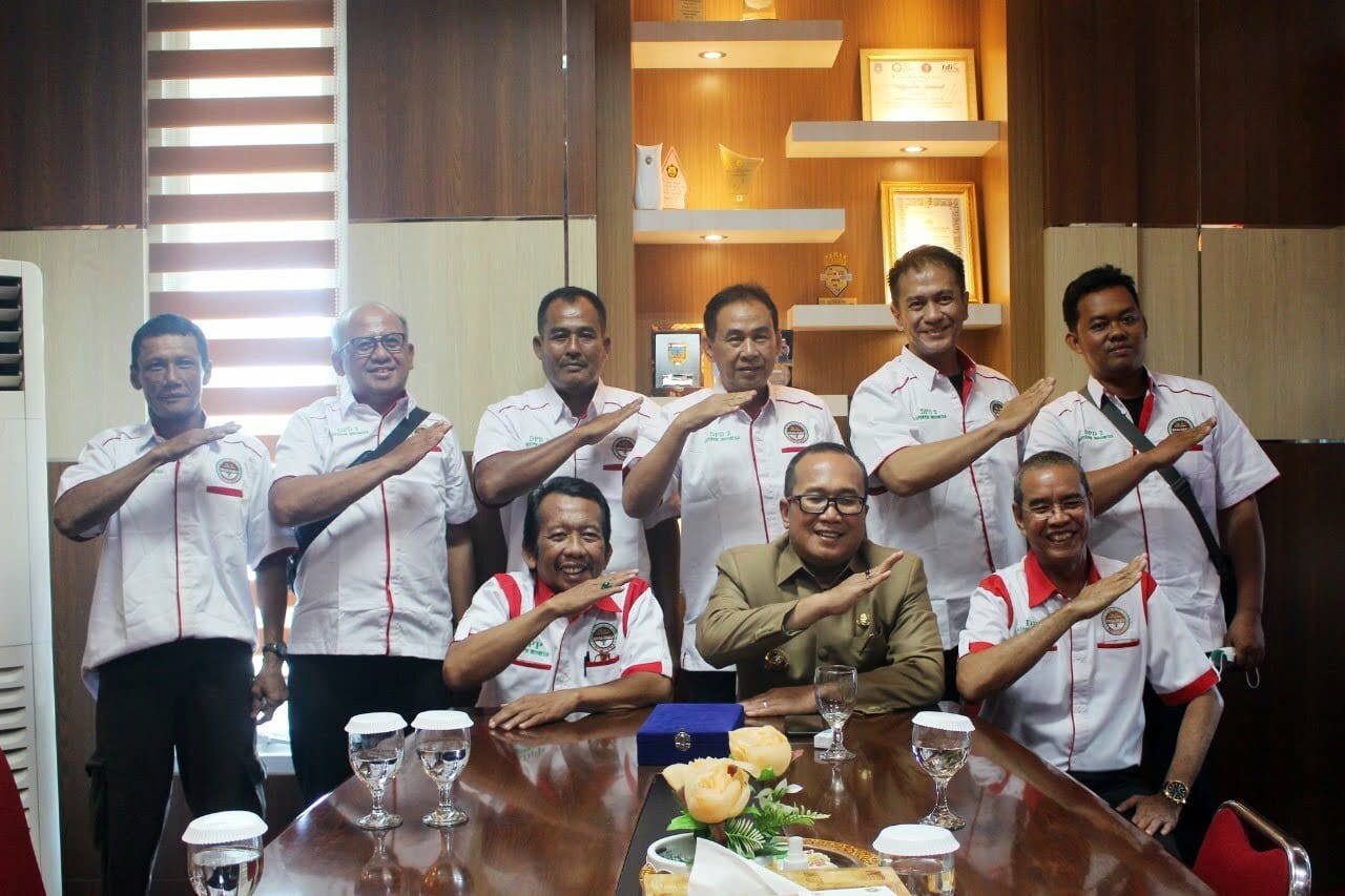 Wakil Bupati Kubu Raya, Sujiwo menerima audiensi pengurus Aspektir Kubu Raya dan Kalimantan Barat di ruang Kerja Wakil Bupati, Selasa (13/09/2022). (Foto: Istimewa)