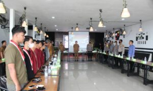 Diskusi publik pasca kenaikan harga BBM bersubsidi digelar di salah satu cafe di Nanga Pinoh, Selasa (13/09/2022). (Foto: BS/KalbarOnline.com)
