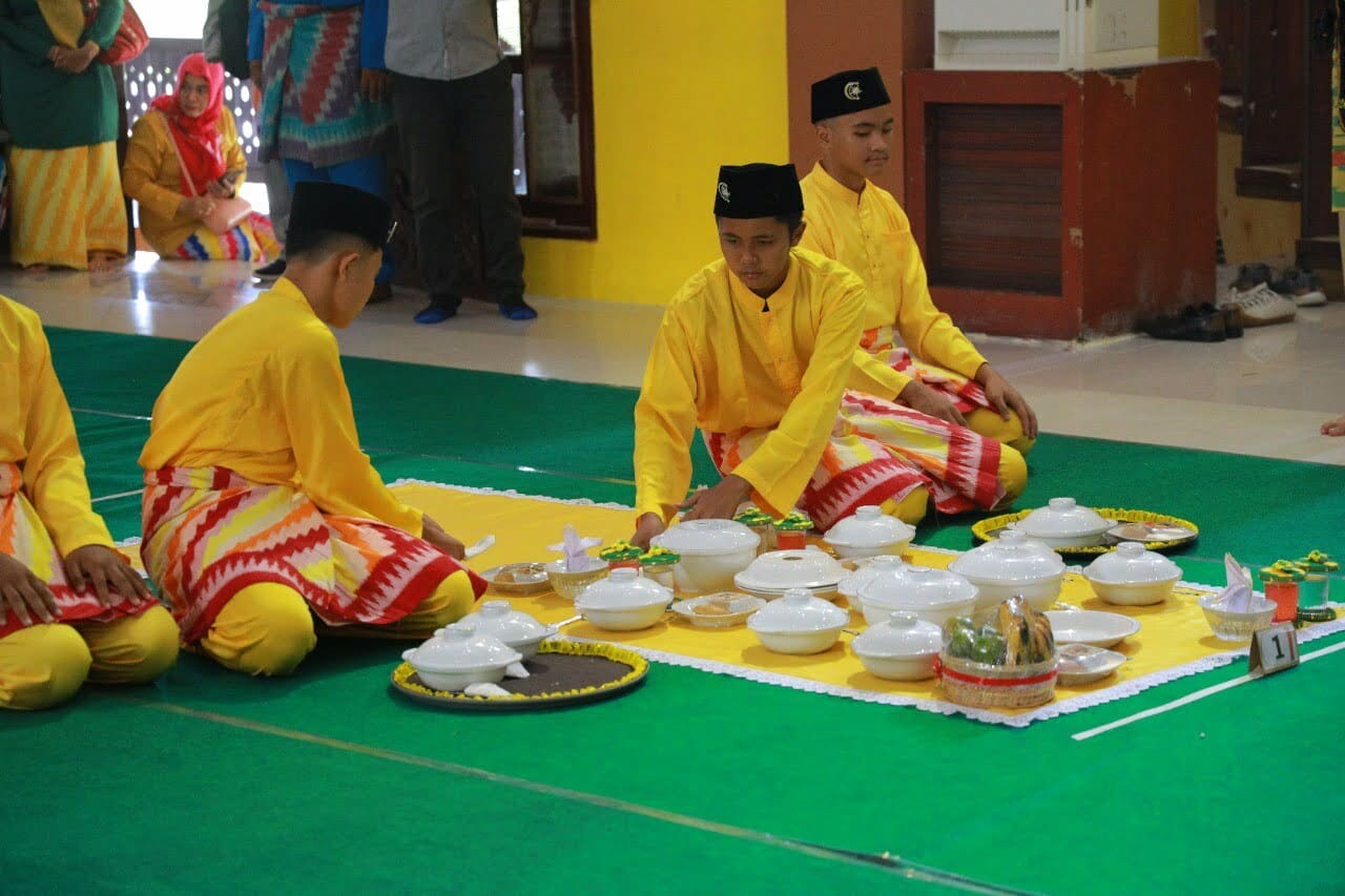 Festival Saprahan Tingkat Pelajar SMP Negeri se-Kota Pontianak. (Foto: Kominfo For KalbarOnline.com)