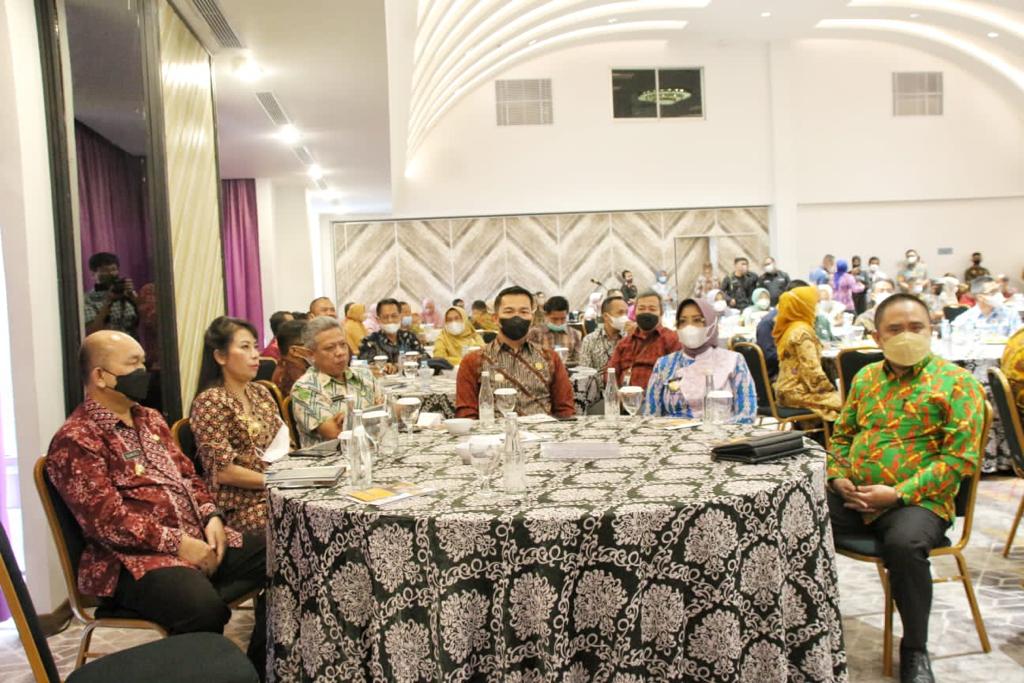 Bupati Kapuas Hulu, Fransiskus Diaan menghadiri Rapat Koordinasi Registrasi Sosial Ekonomi Tahun 2022 Provinsi Kalimantan Barat. (Foto: Istimewa)