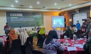 Suasana kegiatan "Lokakarya Identifikasi Isu Strategis dan Kesiapan Data Perlindungan dan Pengelolaan Fungsi Ekosistem Gambut Dalam Rangka Penyusunan RPPEG Provinsi Kalimantan Barat”, di Aston Hotel Pontianak, Jumat (16/09/2022). (Foto: Istimewa)