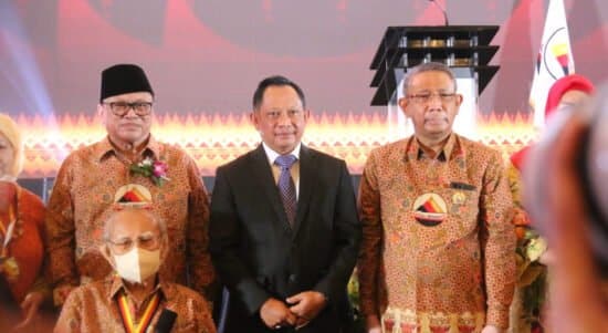 Gubernur Provinsi Kalbar, Sutarmidji saat menghadiri pengukuhan Oesman Sapta Odang (OSO) yang secara aklamasi terpilih sebagai Ketua Umum Gebu Minang periode 2022-2027. (Foto: Istimewa)