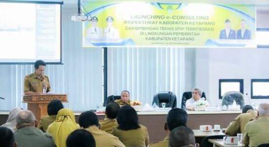 Suasana kegiatan launching E-Consulting Inspektorat Kabupaten Ketapang yang dirangkai dengan kegiatan sosialisasi SPIP Terintegrasi di Ruang Rapat Bappenda Ketapang. (Foto: Istimewa)