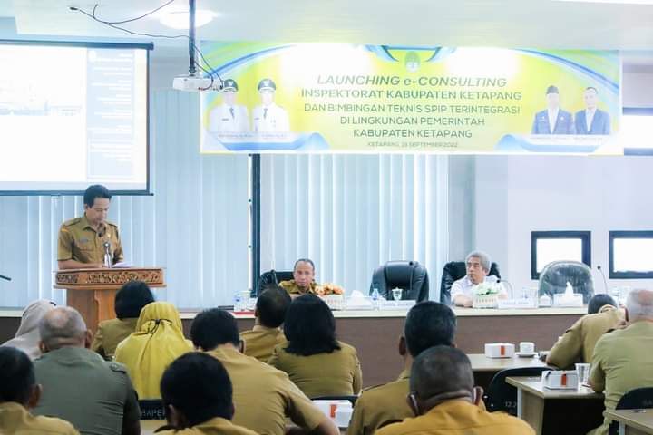 Suasana kegiatan launching E-Consulting Inspektorat Kabupaten Ketapang yang dirangkai dengan kegiatan sosialisasi SPIP Terintegrasi di Ruang Rapat Bappenda Ketapang. (Foto: Istimewa)