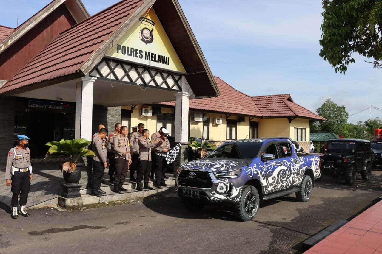 Pelepasan Tim IOF Kabupaten Melawi menuju Temajo, Kabupaten Sambas, di Halaman Mapolres Melawi, Kamis (22/09/2022). (Bahrum Sirait/KalbarOnline.com)