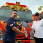 Gubernur Kalimantan Barat, Sutarmidji berkunjung ke Yayasan Badan Pemadam Kebakaran (BPK) Sambas di Kecamatan Sambas, Kabupaten Sambas. (Foto: Jauhari)