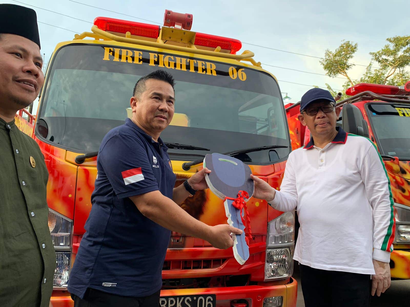 Gubernur Kalimantan Barat, Sutarmidji berkunjung ke Yayasan Badan Pemadam Kebakaran (BPK) Sambas di Kecamatan Sambas, Kabupaten Sambas. (Foto: Jauhari)