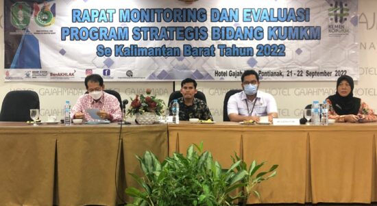 Pertemuan monitoring dan evaluasi program strategis bidang Koperasi Usaha Mikro Kecil Menengah (KUMKM), Kamis (22/09/2022). (Foto: Biro Adpim for KalbarOnline.com)