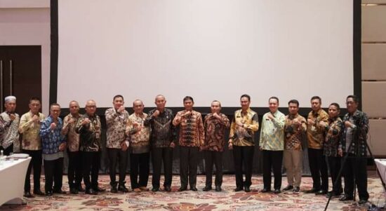 Foto bersama peserta rakor lintas sektor di Hotel Fairmont Jakarta, Selasa (20/09/2022). (Foto: Adi LC)
