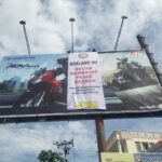 Sejumlah reklame jenis billboard disegel oleh Tim Penertiban Pajak Daerah Kota Pontianak lantaran menunggak pajak reklame. (Foto: Prokopim for KalbarOnline.com)