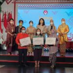 Dekranasda Provinsi Kalbar menerima tiga penghargaan di Kriyanusa 2022. (Foto: Biro Adpim For KalbarOnline.com)