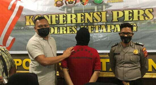 IS, Pimpinan Panti Asuhan Al Akbar di Kabupaten Ketapang yang terjerat kasus pencabulan dihadirkan dalam konferensi pers Polres Ketapang