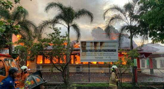 Kantor Balitbang Kalbar hangus terbakar