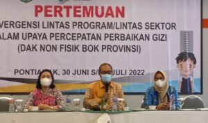 Kepala Dinas Kesehatan Provinsi Kalimantan Barat, Hary Agung Tjahyadi membuka secara resmi kegiatan "Konvergensi Lintas Program/Lintas Sektor Dalam Upaya Percepatan Perbaikan Gizi Kalimantan Barat Tahun 2022", Jumat (01/07/2022). (Foto: Dinkes Kalbar For KalbarOnline.com)
