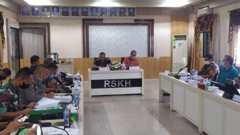 Suasana rapat koordinasi dalam rangka persiapan kunjungan Presiden RI, Joko Widodo, di Aula Rumah Sakit Kartika Husada Kubu Raya, Jumat (05/08/2022). (Foto: Dinkes Kalbar For KalbarOnline.com)