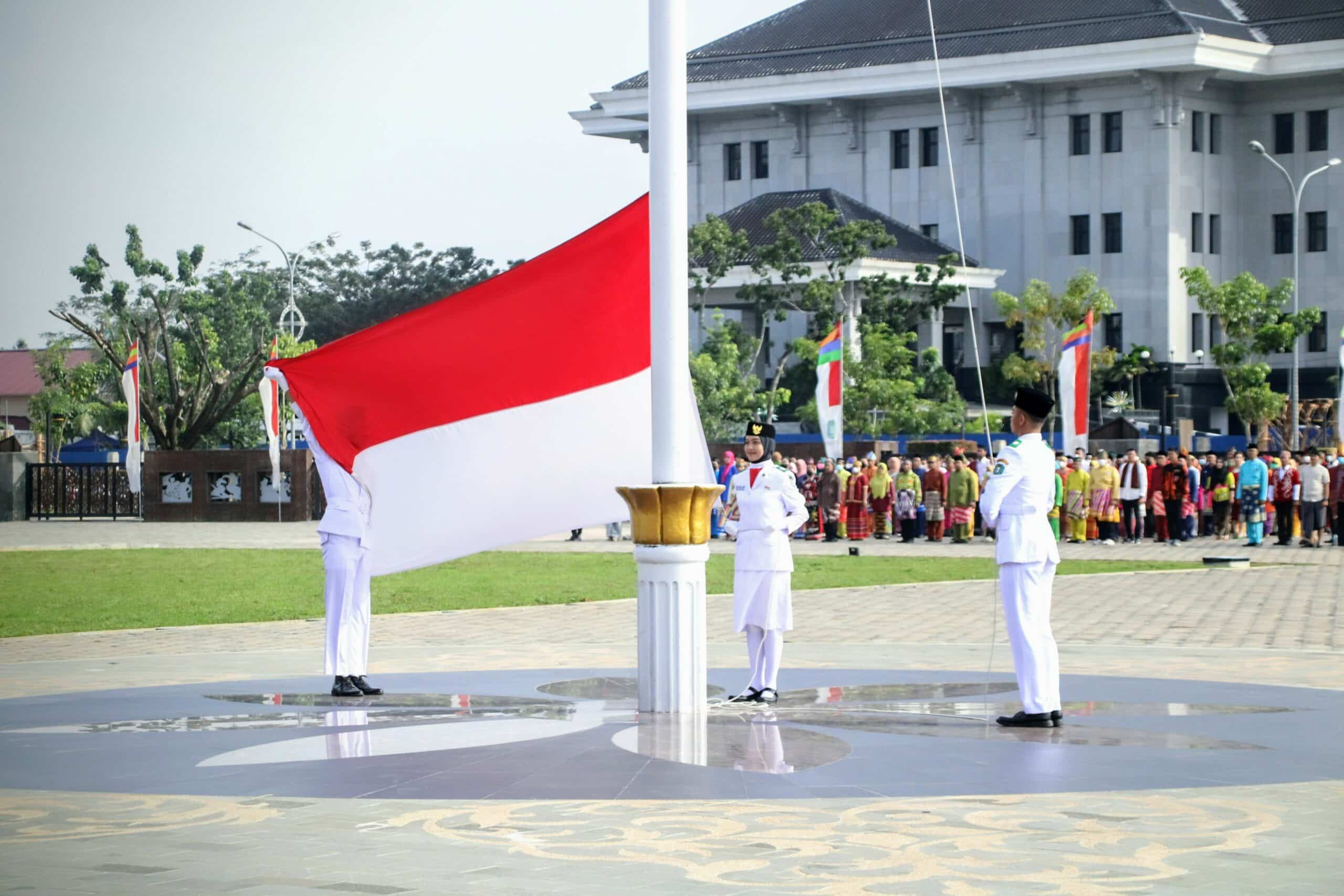 Upacara Peringatan Hari Sumpah Pemuda (HSP) ke-94 tahun 2022 di halaman Kantor Gubernur Kalimantan Barat, Kota Pontianak, Jumat (28/10/2022). (Foto: Biro Adpim for KalbarOnline.com)
